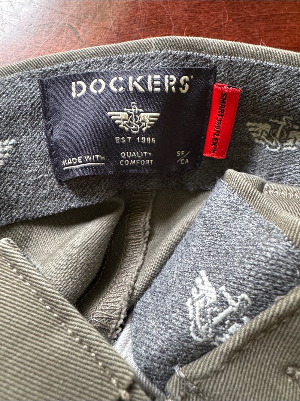 Dockers Men's Chinos in Olive Green and Light Gray Waterless 33x32 - Picture 2 of 9